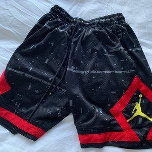 Jordan basketball shorts size medium